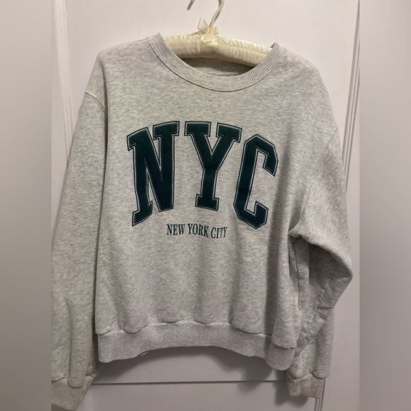 Hollister Tops - Hollister NYC Graphic Crewneck Sweatshirt Gray Oversized Pullover Women's S